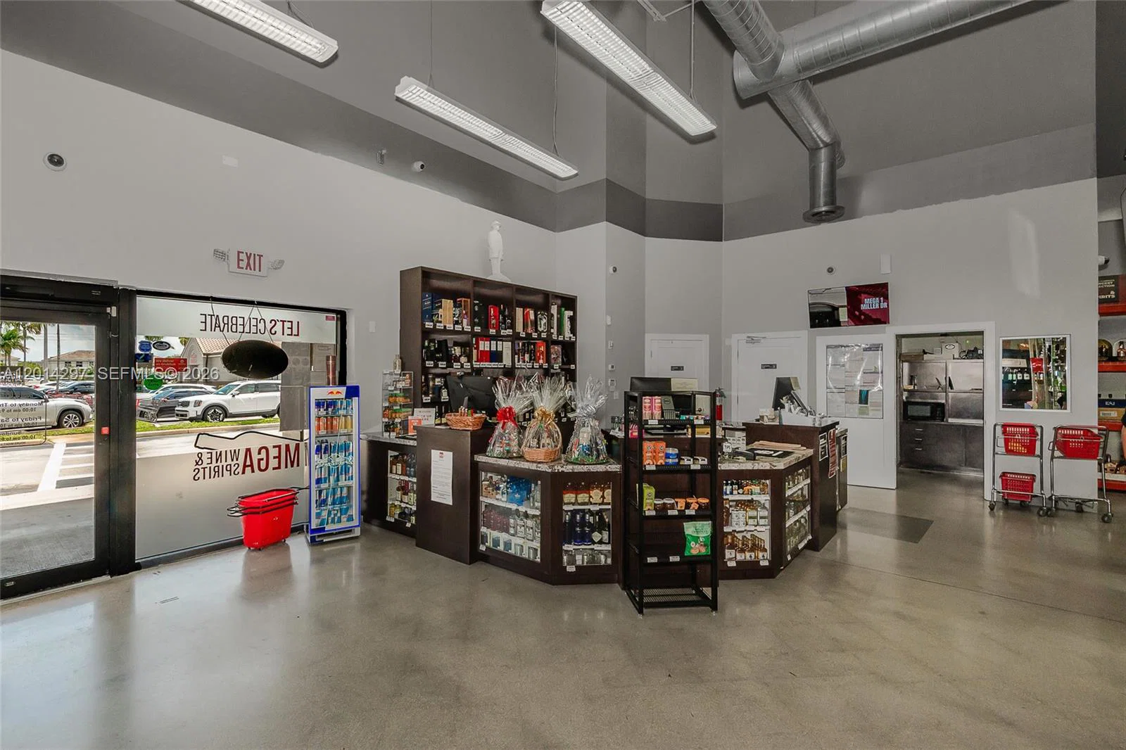 Turnkey Liquor Store in High Traffic Shopping Center