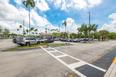 Turnkey Liquor Store in High Traffic Shopping Center