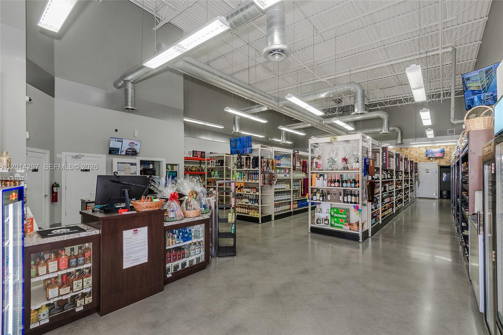 Turnkey Liquor Store in High Traffic Shopping Center