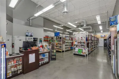 Turnkey Liquor Store in High Traffic Shopping Center