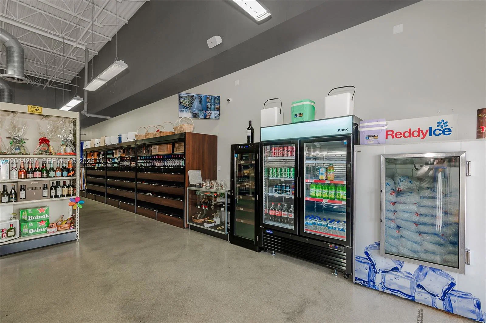 Turnkey Liquor Store in High Traffic Shopping Center