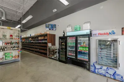 Turnkey Liquor Store in High Traffic Shopping Center