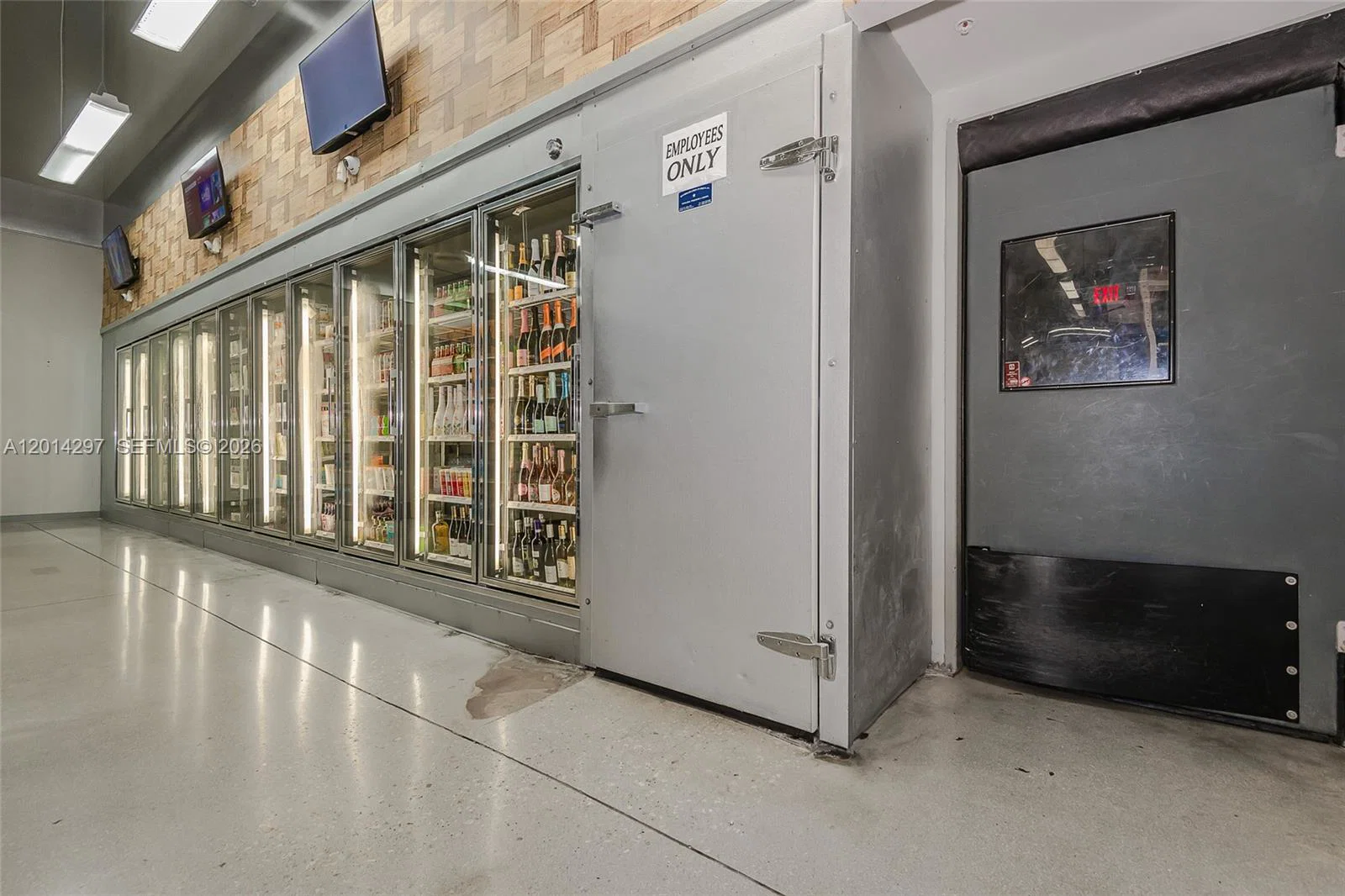 Turnkey Liquor Store in High Traffic Shopping Center