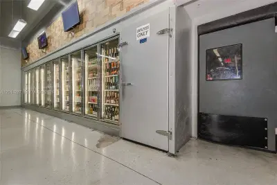 Turnkey Liquor Store in High Traffic Shopping Center