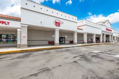Turnkey Liquor Store in High Traffic Shopping Center