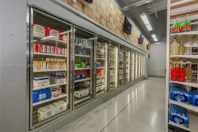 Turnkey Liquor Store in High Traffic Shopping Center
