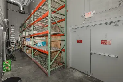 Turnkey Liquor Store in High Traffic Shopping Center