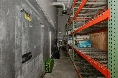 Turnkey Liquor Store in High Traffic Shopping Center