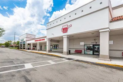 Turnkey Liquor Store in High Traffic Shopping Center