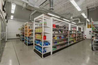 Turnkey Liquor Store in High Traffic Shopping Center
