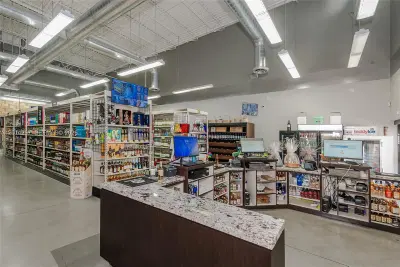 Turnkey Liquor Store in High Traffic Shopping Center