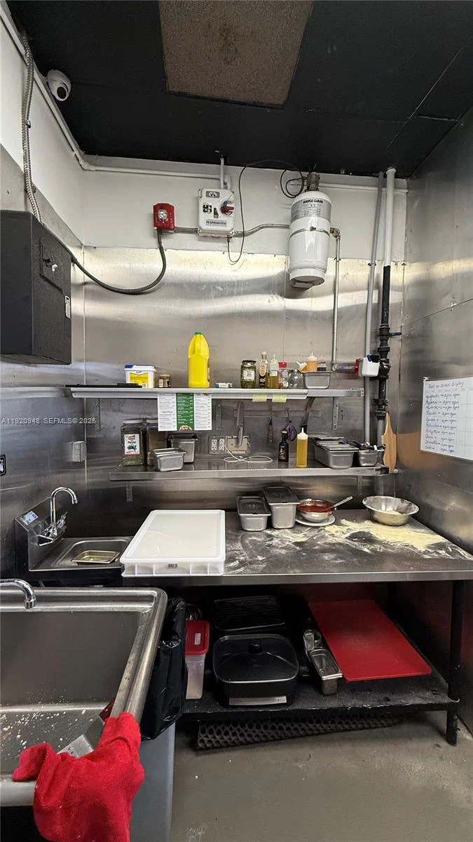 Turnkey Italian Pizzeria with High End Equipment