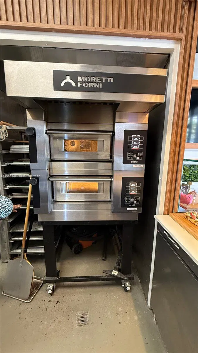 Turnkey Italian Pizzeria with High End Equipment