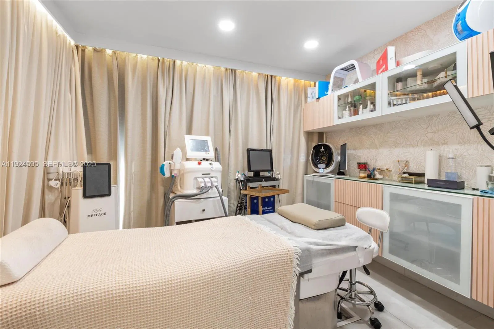 Turnkey Beauty Salon and Barbershop with Versatile Layout