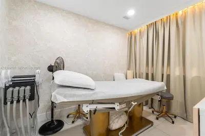 Turnkey Beauty Salon and Barbershop with Versatile Layout