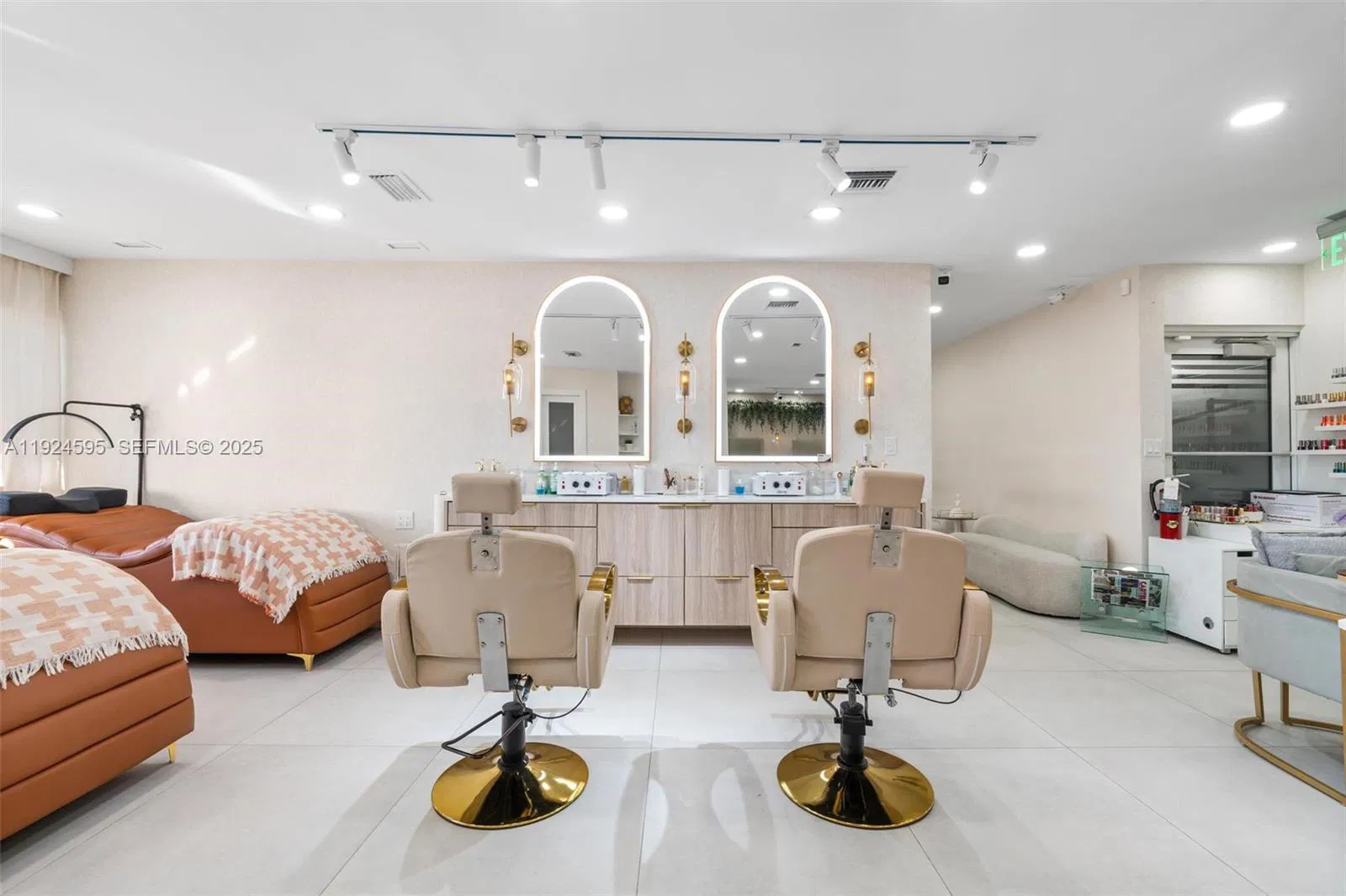 Turnkey Beauty Salon and Barbershop with Versatile Layout