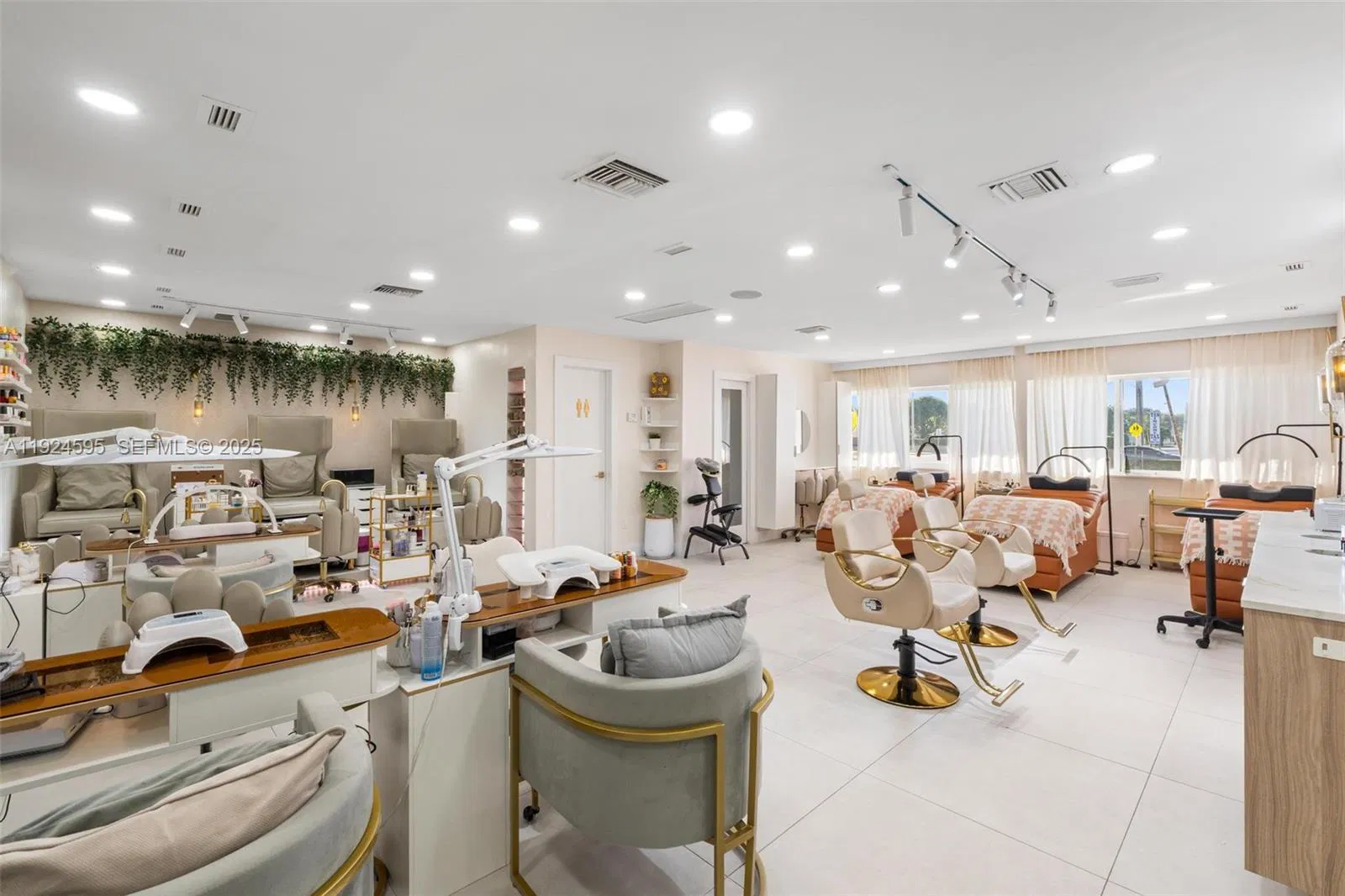 Turnkey Beauty Salon and Barbershop with Versatile Layout