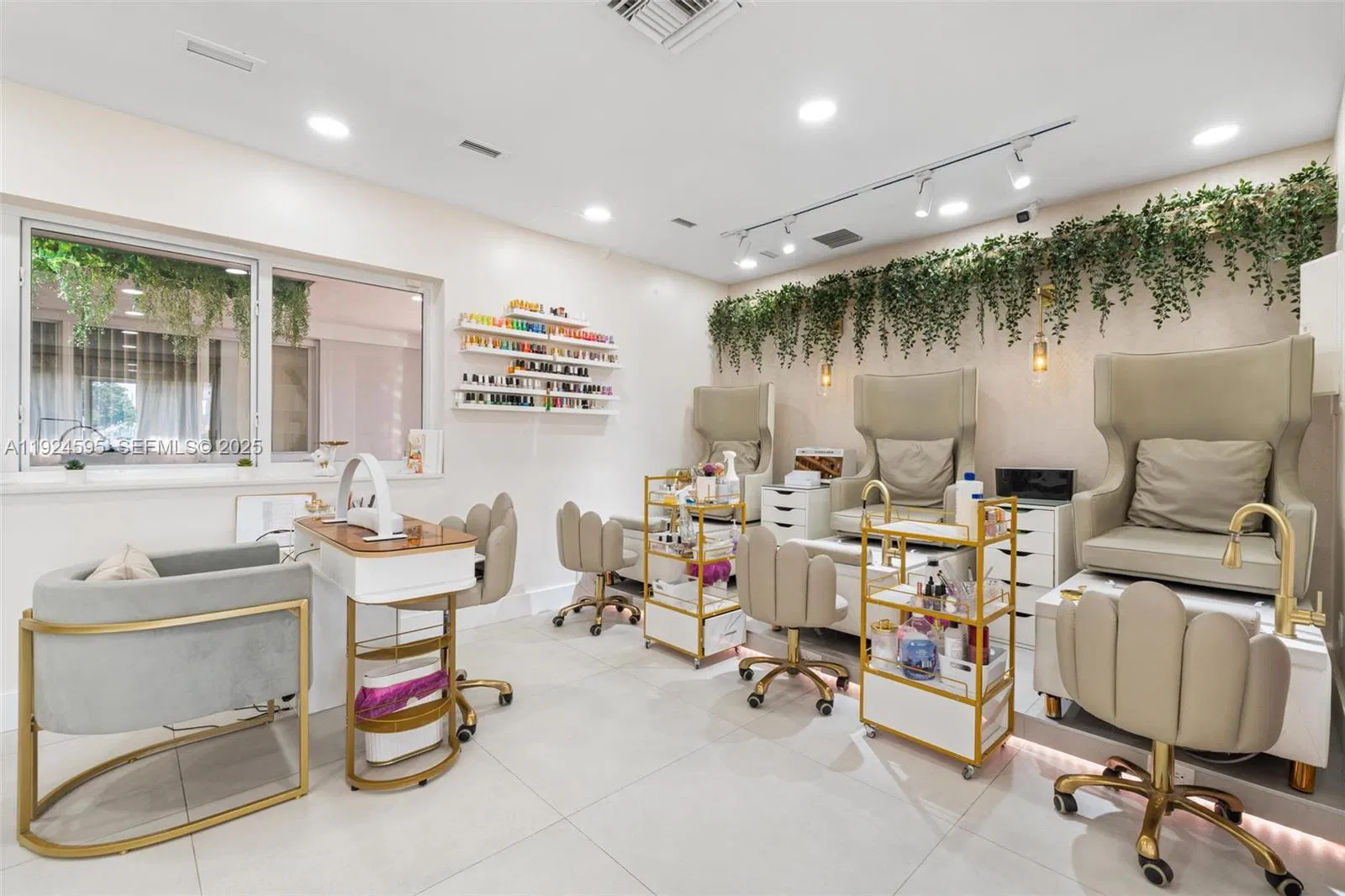 Turnkey Beauty Salon and Barbershop with Versatile Layout