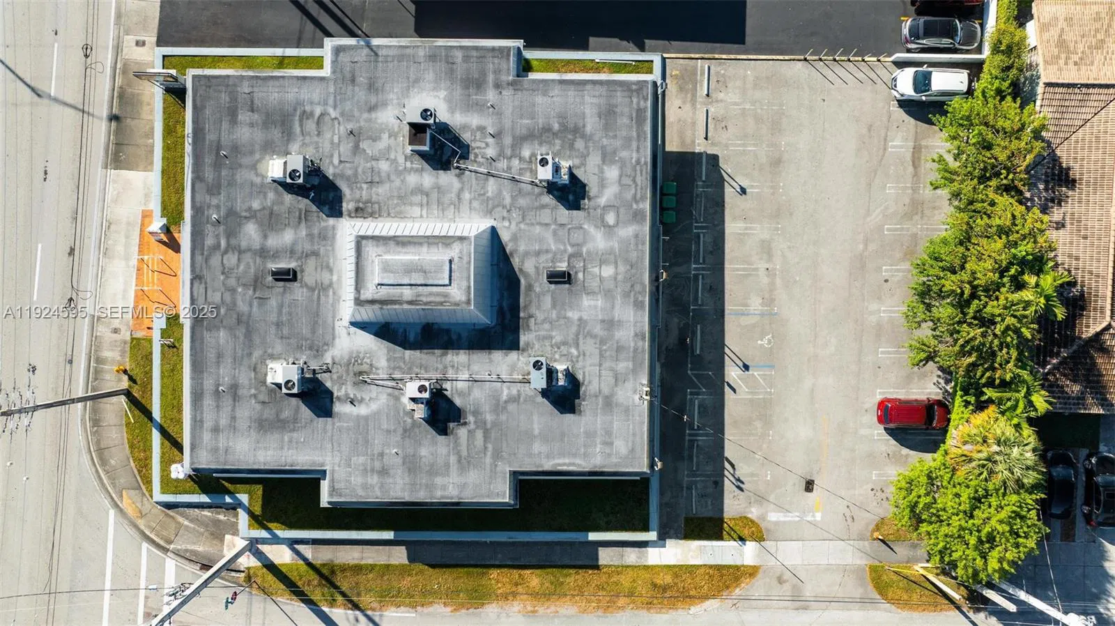 Turnkey Beauty Salon and Barbershop with Versatile Layout