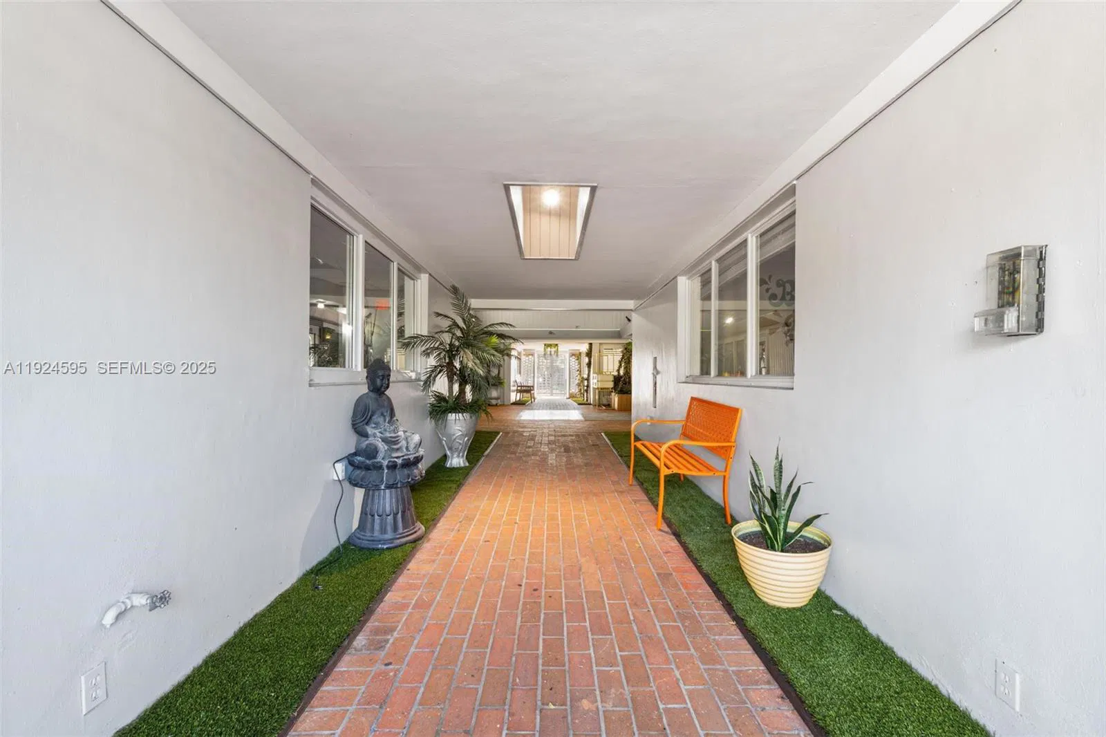 Turnkey Beauty Salon and Barbershop with Versatile Layout