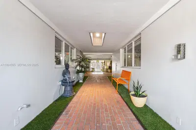 Turnkey Beauty Salon and Barbershop with Versatile Layout