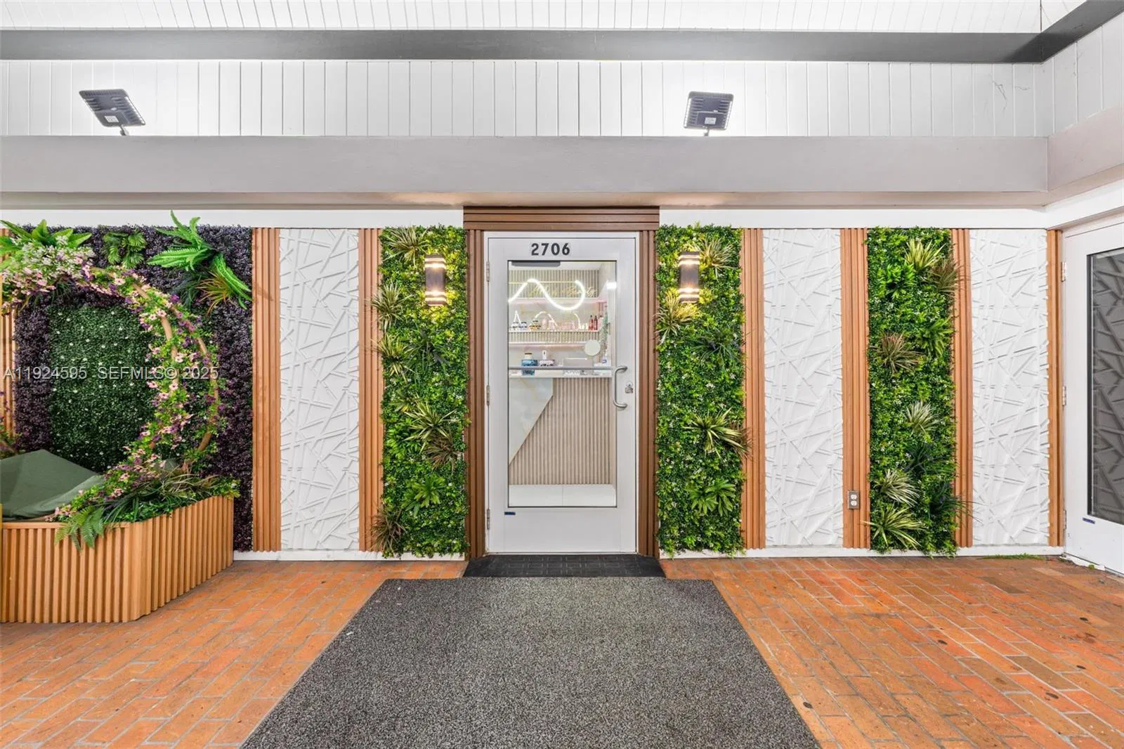 Turnkey Beauty Salon and Barbershop with Versatile Layout