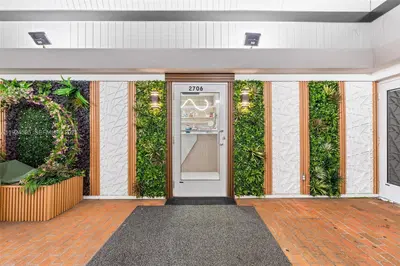 Turnkey Beauty Salon and Barbershop with Versatile Layout