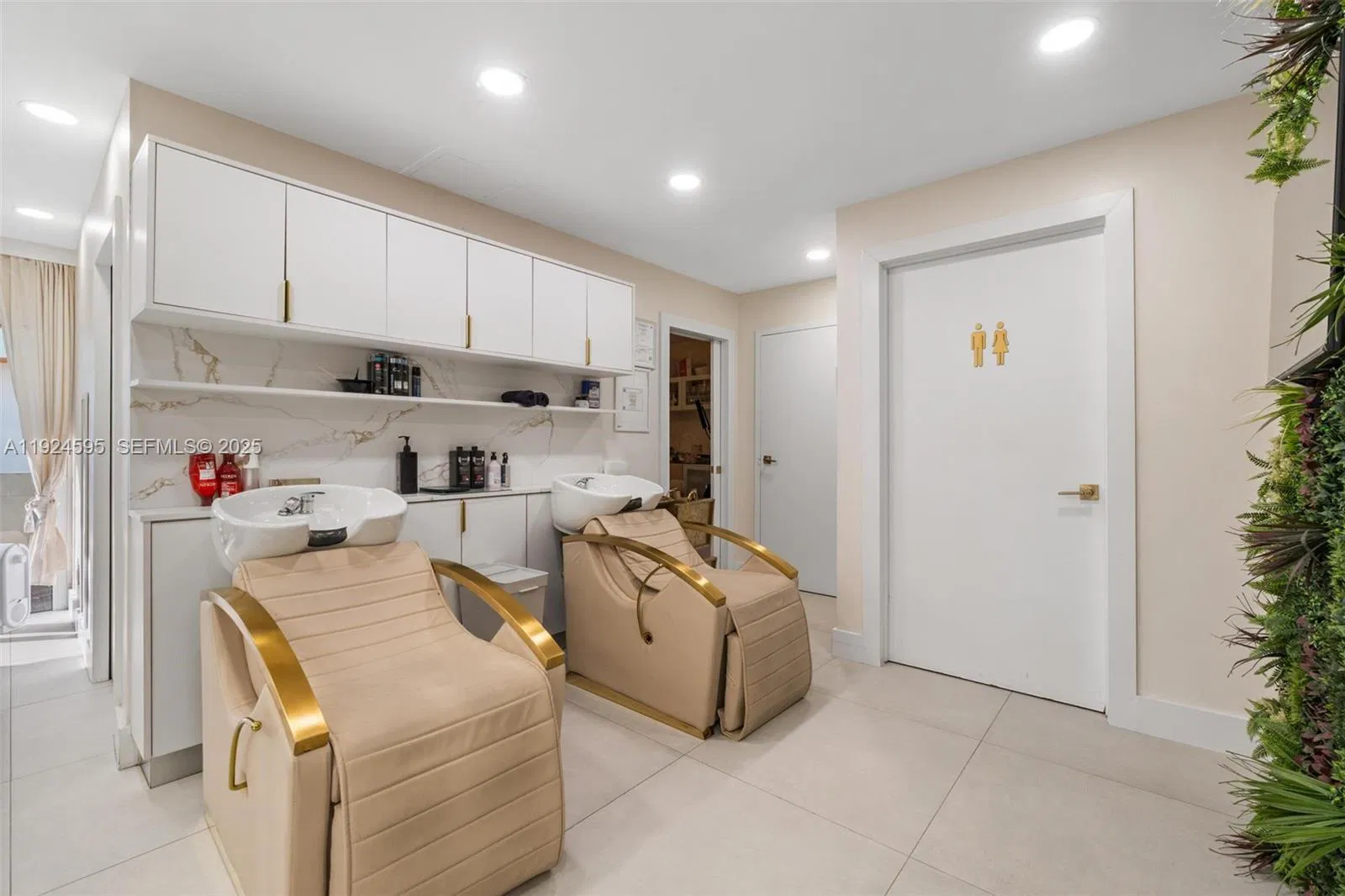 Turnkey Beauty Salon and Barbershop with Versatile Layout