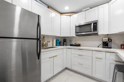 Turnkey Beauty Salon and Barbershop with Versatile Layout