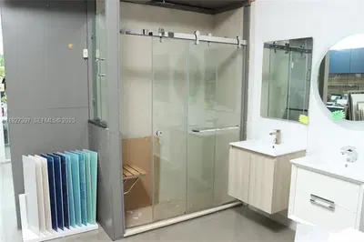 Established Retail Showroom with a Prime Location