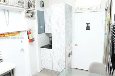 Established Retail Showroom with a Prime Location