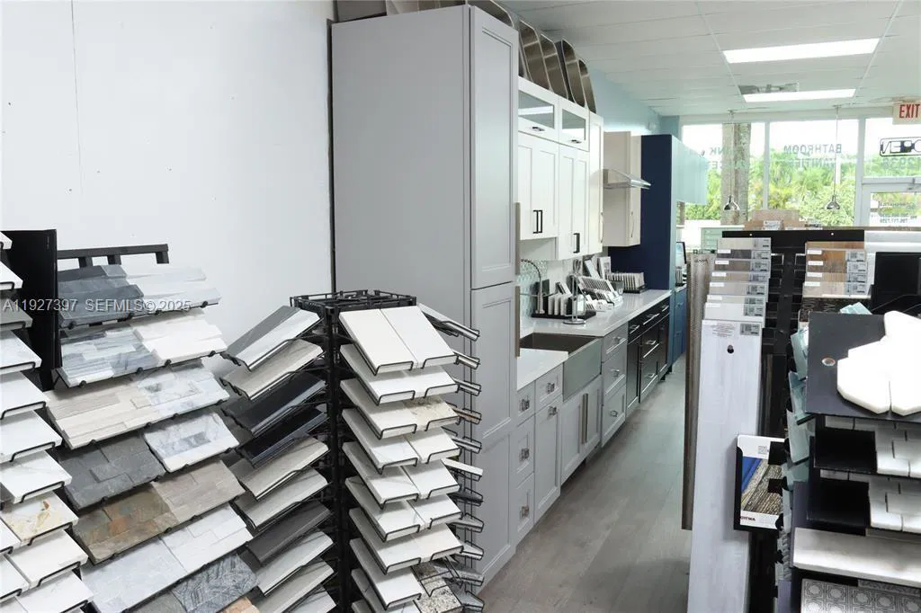 Established Retail Showroom with a Prime Location