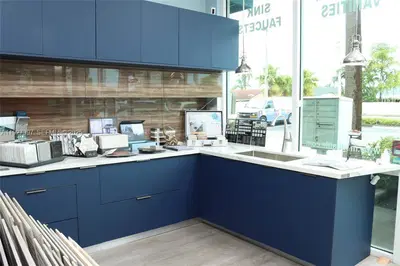 Established Retail Showroom with a Prime Location