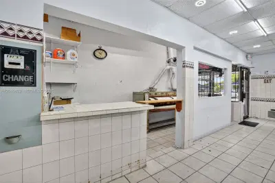 Established Coin Laundry with Strong Commercial Accounts
