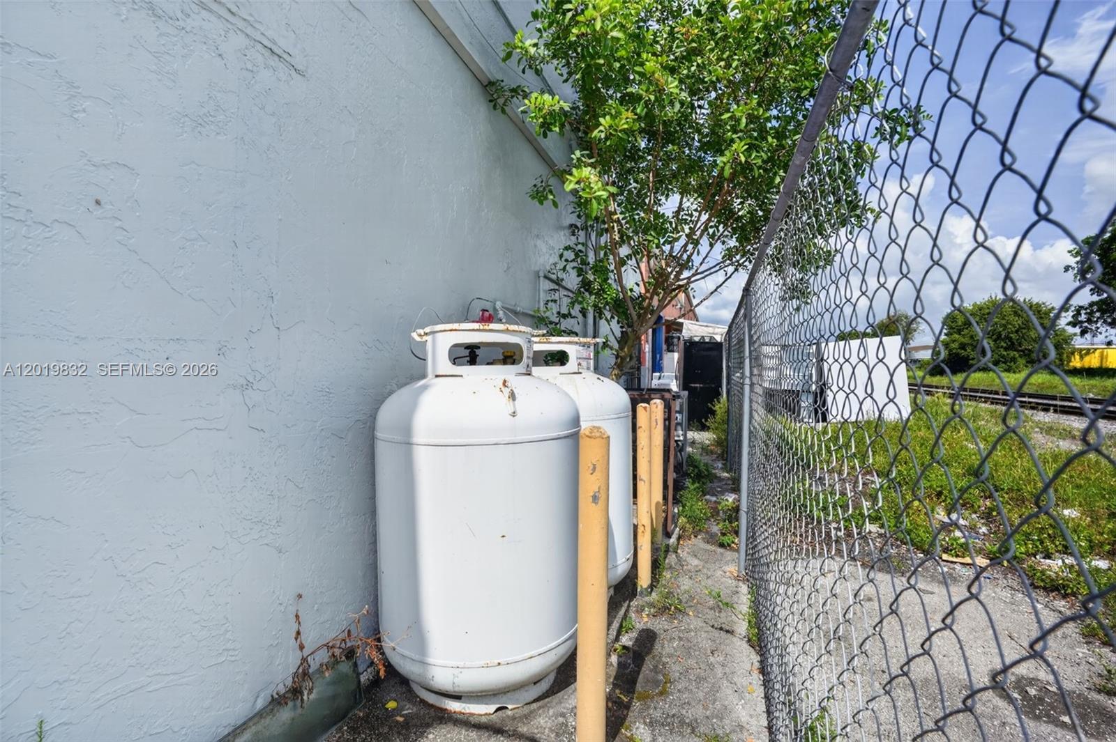 Established Coin Laundry with Strong Commercial Accounts