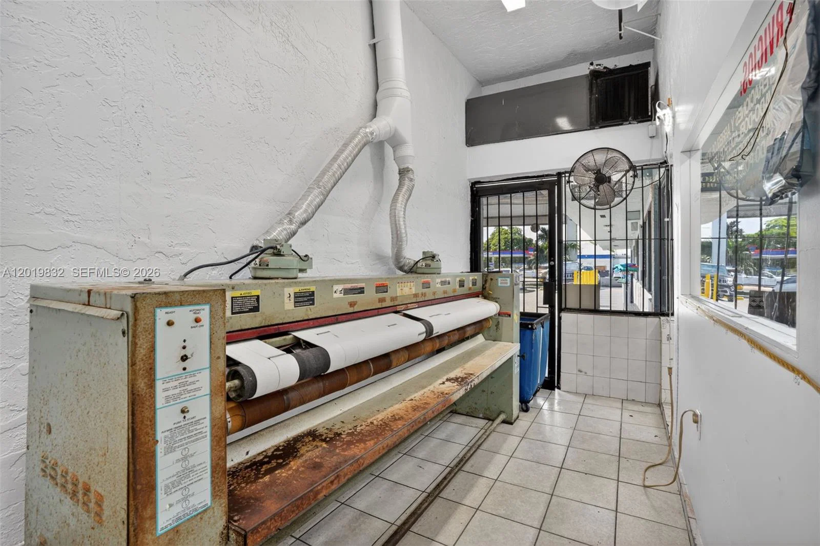 Established Coin Laundry with Strong Commercial Accounts
