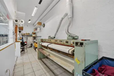Established Coin Laundry with Strong Commercial Accounts