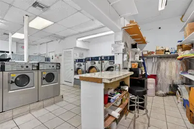 Established Coin Laundry with Strong Commercial Accounts