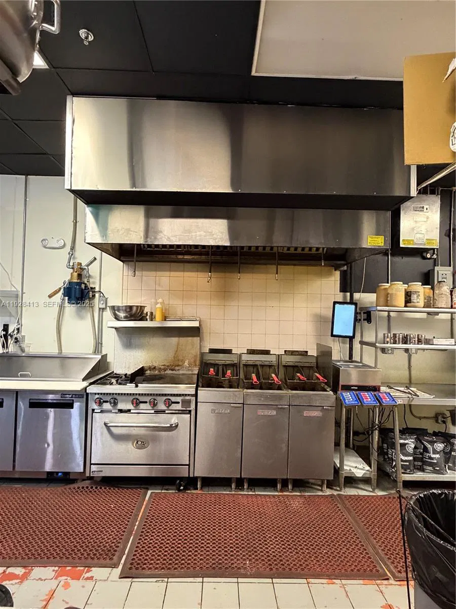 Turnkey Restaurant with Prime Boynton Beach Location