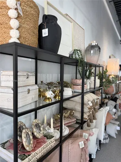 Turnkey Home Goods Boutique with Excellent Visibility