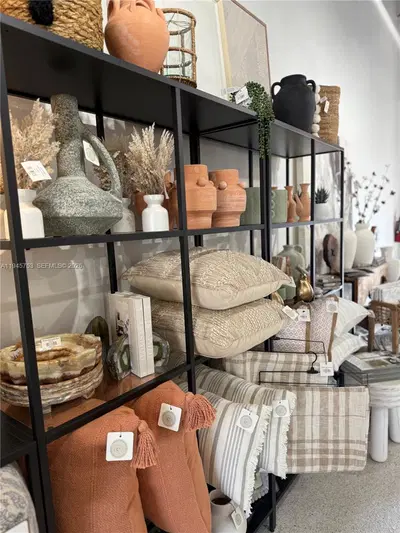 Turnkey Home Goods Boutique with Excellent Visibility