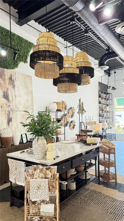 Turnkey Home Goods Boutique with Excellent Visibility