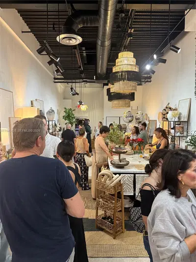 Turnkey Home Goods Boutique with Excellent Visibility