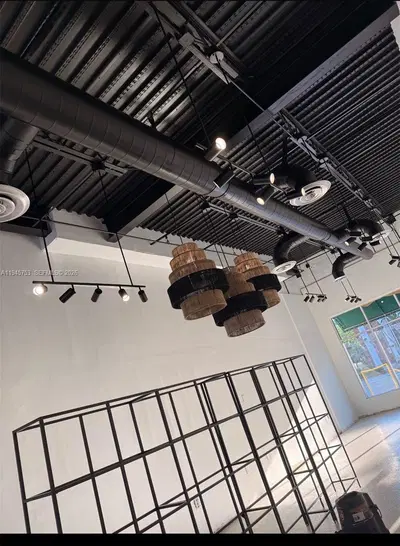 Turnkey Home Goods Boutique with Excellent Visibility