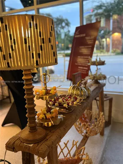 Turnkey Home Goods Boutique with Excellent Visibility