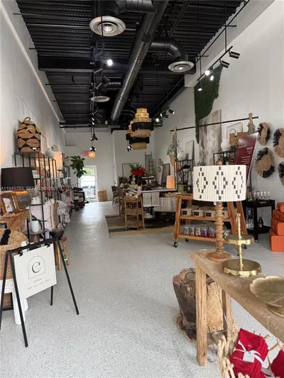 Turnkey Home Goods Boutique with Excellent Visibility