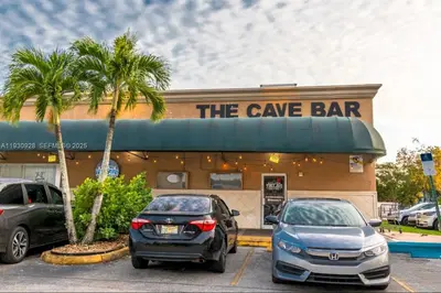 Vibrant Restaurant and Lounge with Entertainment Stage and Liquor License