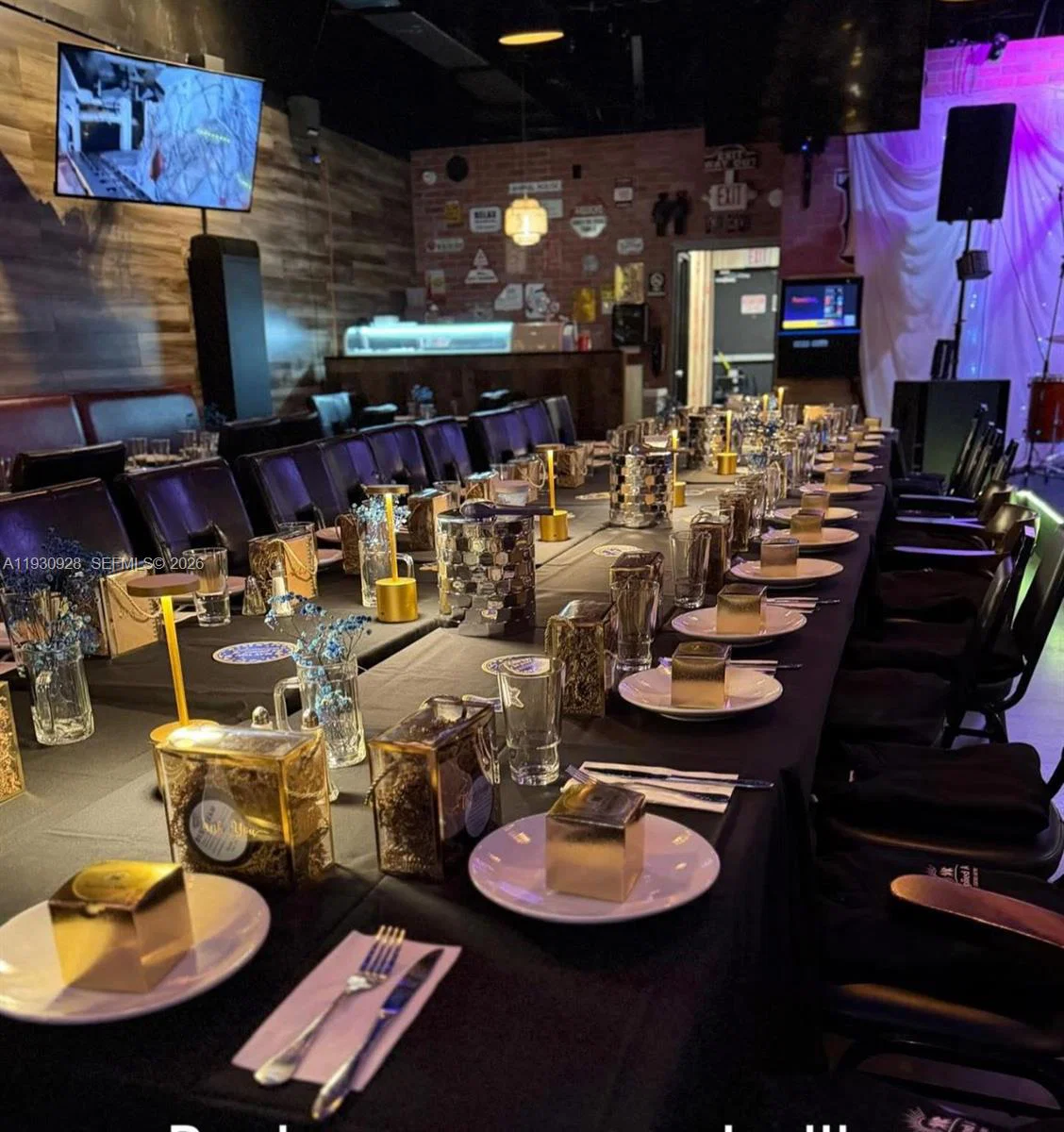 Vibrant Restaurant and Lounge with Entertainment Stage and Liquor License