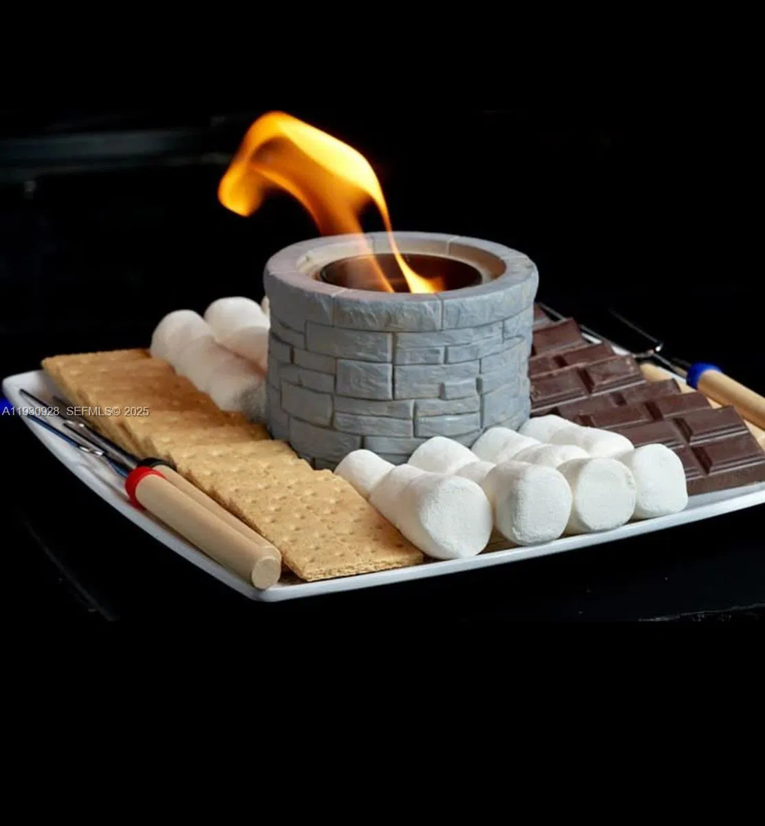 Vibrant Restaurant and Lounge with Entertainment Stage and Liquor License