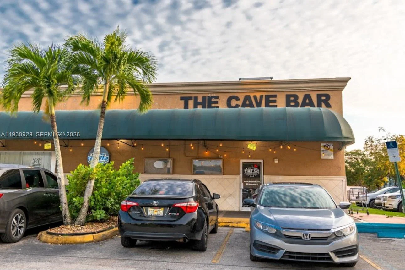 Vibrant Restaurant and Lounge with Entertainment Stage and Liquor License